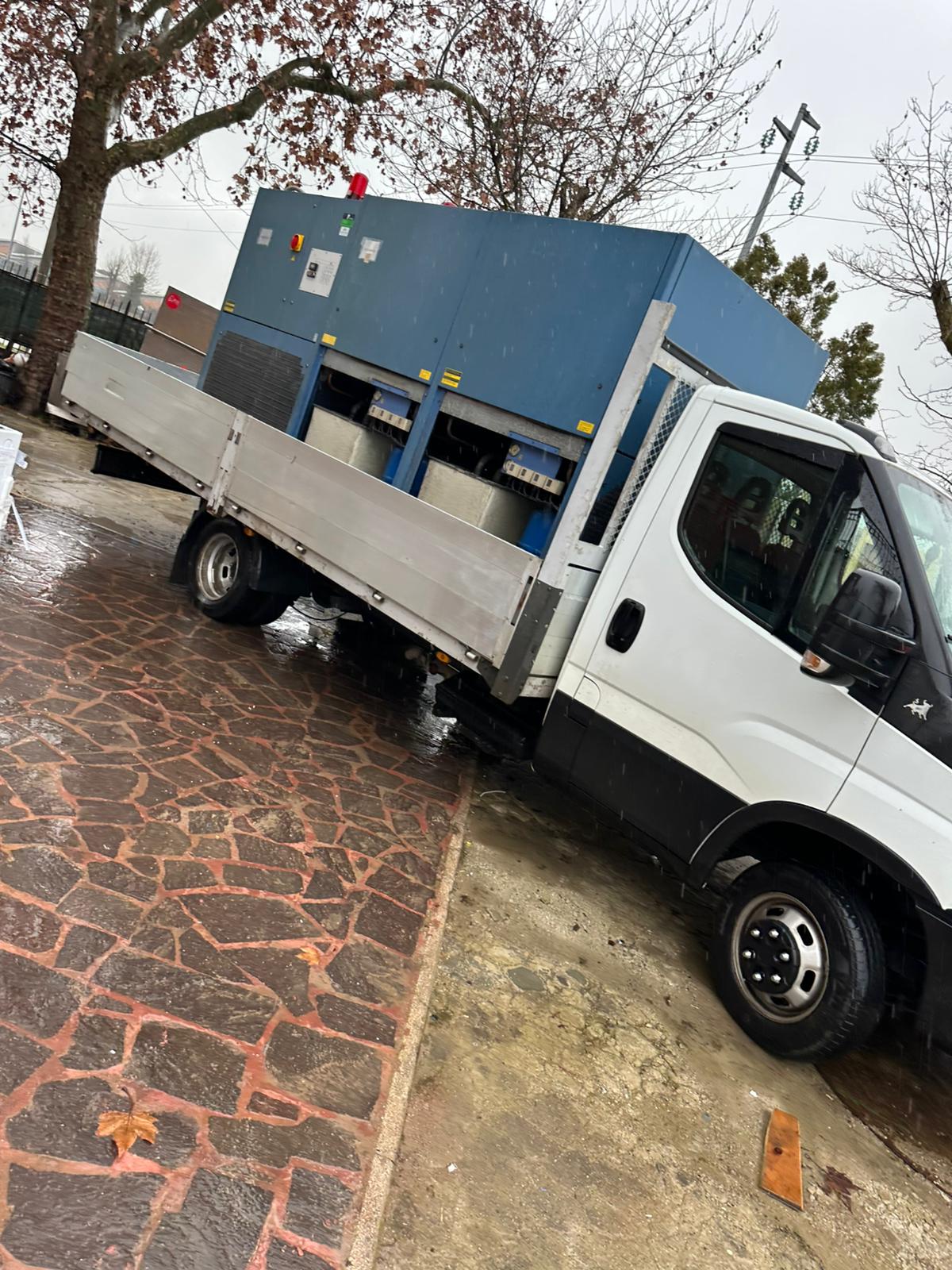 Camion per ritiro materiali